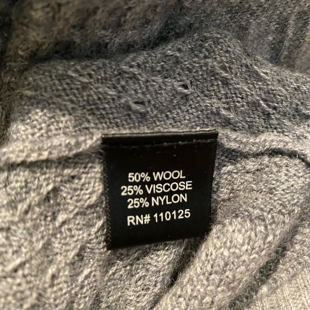 Gray Patterned Sweater - image 2